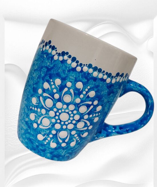 Handbemalte Keramiktasse - Mandala in Weiß auf Azurblau ( Modell : Lazura)