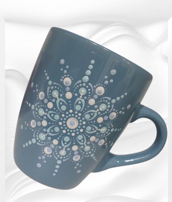 Handbemalte Keramiktasse mit zartem Mandala - Blau & Pasteltöne