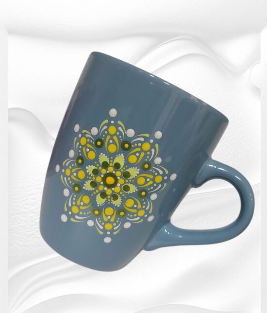Handbemalte Keramiktasse mit Mandala - Weiß, Grün & Gelb