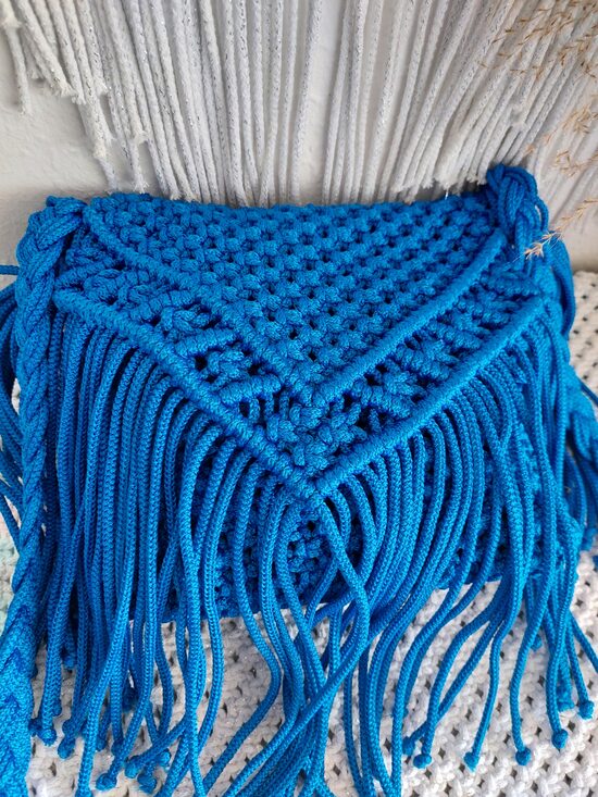 Makramee-Tasche "Deep Blue" - handgeknüpft mit Fransen & Boho - Flair