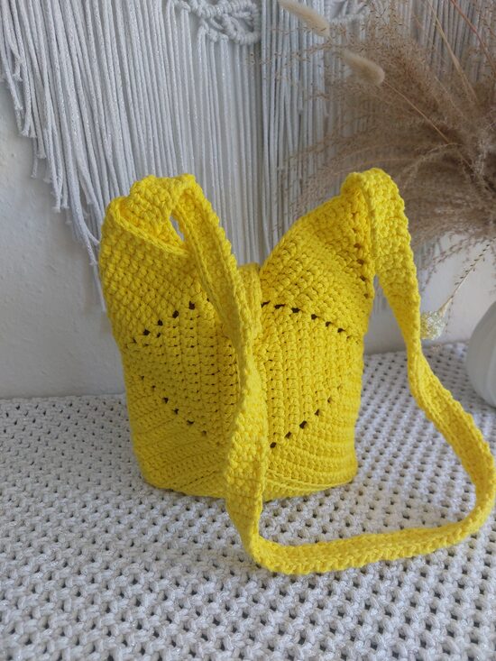 Häkeltasche "Sunny" - handgefärtigte Baumwolltasche in Sonnengelb