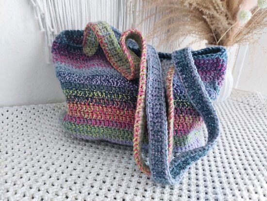 Häkeltasche "Boho Melange" - bunte Alltagstasche in Handarbeit