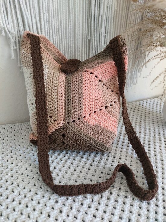 Handgemachte Häkeltasche in Erdtönen - warm & stilvoll