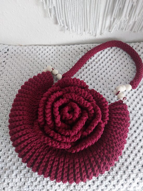 Gehäkelte Tasche "Rose Bordeaux" - romantische Boho-Tasche aus Baumwollgarn