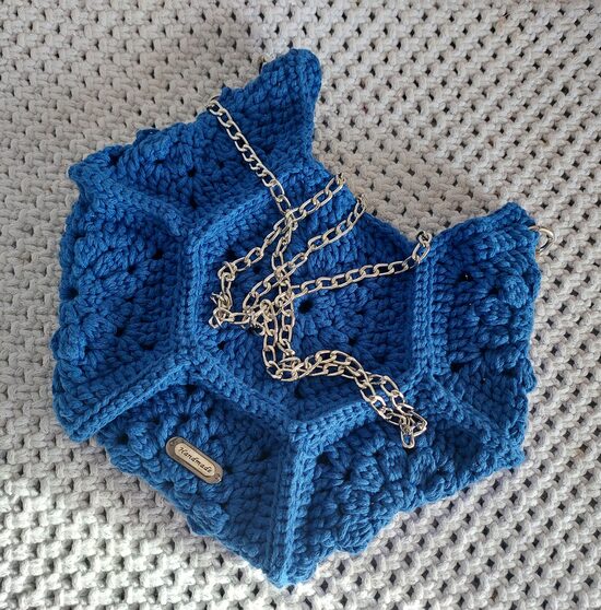 Handmade Damentaschen gehäkelt und Makramee